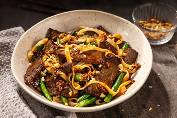 speckled bowl, stir fry, noodles, green beans, steak, seasoning.